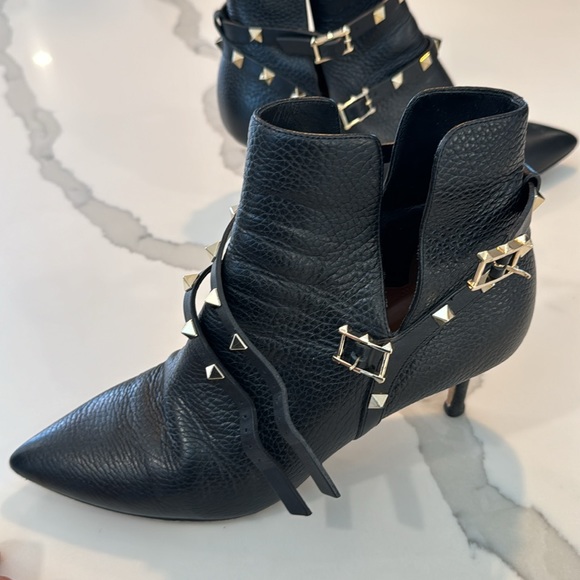 2.5” bootie all leather Valentino Garavani size 39.5, Made in Italy. - Picture 4 of 6